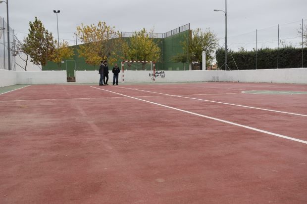 Casas de Juan Núñez disfruta de una pista polideportiva renovada gracias al programa 'Dipualba Responde'