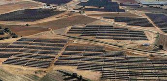 Endesa pone en servicio sus primeras plantas solares en C-LM junto a iniciativas pioneras con la comunidad local