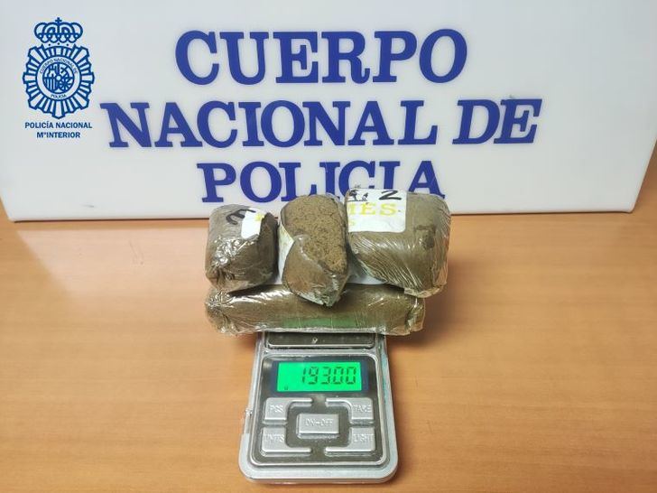 Intervenidos 193 gramos de hachís a un joven detenido tras forzar acceso a un centro comercial de Guadalajara