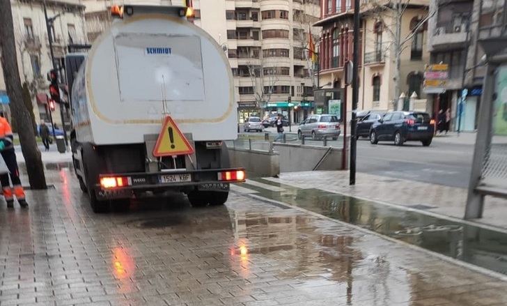 Equipo de Gobierno Albacete replica a PP que el frío impide usar agua contra excrementos de estorninos en Avenida España