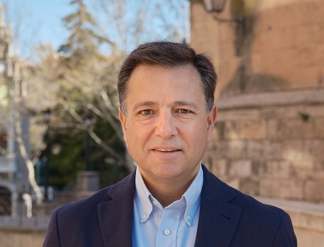 Serrano (PP) desdoblará el puente de Campollano, ampliará el suelo industrial y bajará impuestos a empresarios