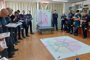 Hasta 40 profesionales del parque de bomberos de Albacete reciben formación específica para manejar su nueva autoescala