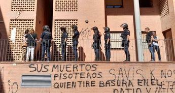 Policía Nacional despliega un dispositivo para proseguir con el desalojo de un edificio ocupado en Puertollano