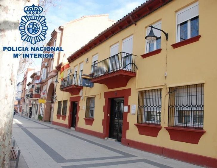 Detenidos dos delincuentes reincidentes tras sustraer con violencia 2.000 euros de un comercio de Alcázar