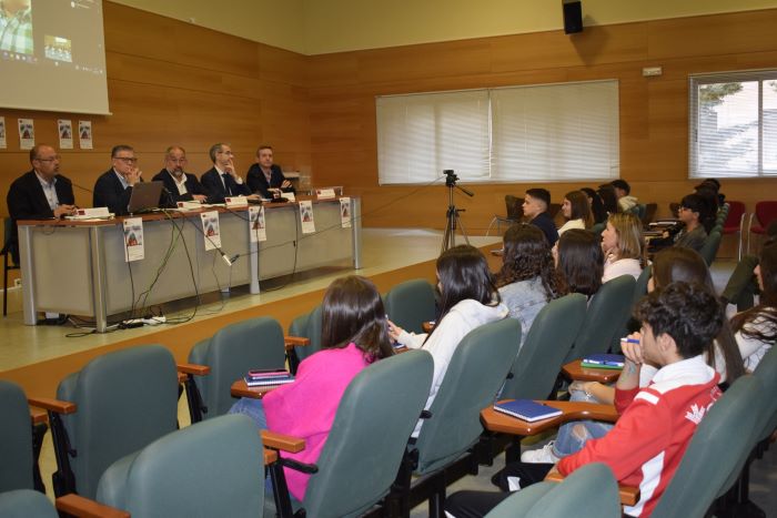 La UCLM y 4 centros de enseñanzas medias de Albacete muestran actividades de innovación e investigación en geografía