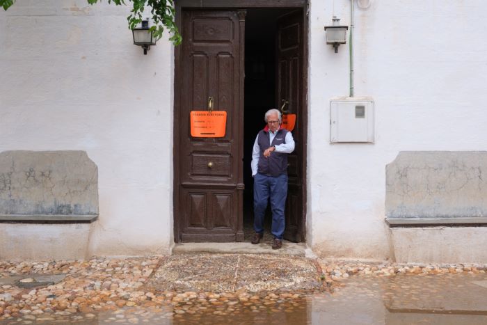 Todos los votantes de Illán de Vacas (Toledo) depositan su voto en el municipio más pequeño de España