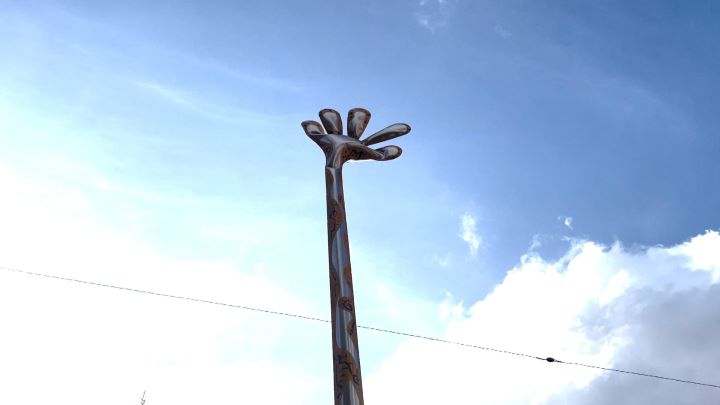 Santi Flores llena el centro de Albacete con gigantes para reflexionar sobre la 'multitud' y el 'individualismo'