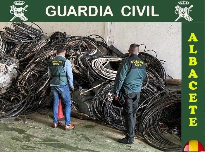 Detenidas tres personas por el hurto de unos 3.000 metros de cableado telefónico, en Almansa