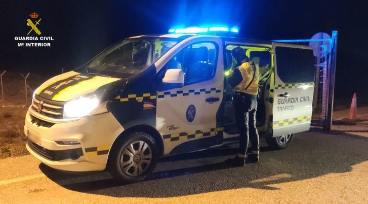 Interceptan a dos camioneros en la A-2 en Guadalajara que superaban en más de seis veces la tasa de alcohol