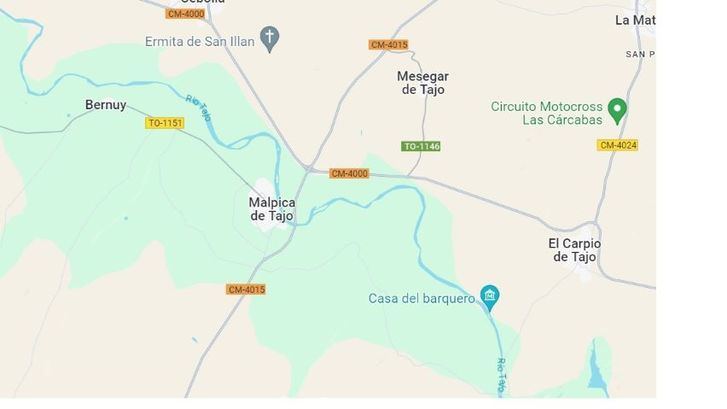 Cuatro dotaciones de bomberos logran apagar un fuego en una nave agrícola de Malpica tras 5 horas de trabajo