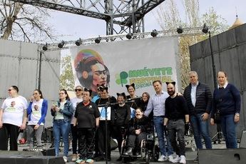 El alcalde de Albacete desea que la iniciativa 'Muévete Festival' de Asprona tenga continuidad en el tiempo