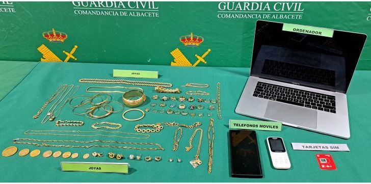 Detenido en Albacete cuando portaba 62 piezas de oro y 11 maletas con ropa sin estrenar robada en Vizcaya