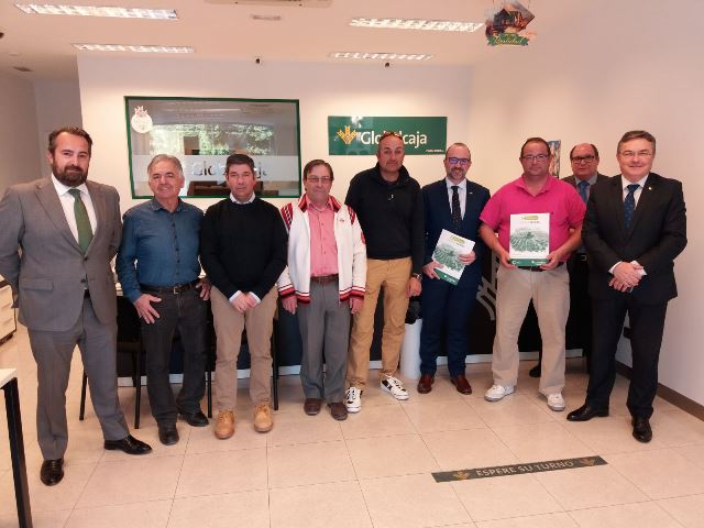 Globalcaja renueva su convenio con la comunidad de regantes “Virgen de las nieves” de Aspe