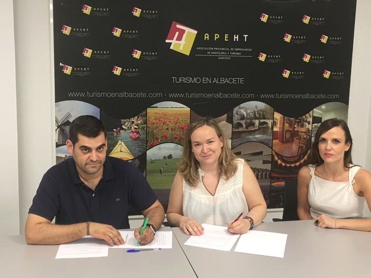 APEHT Albacete y la Asociación de celíacos de Castilla-La Mancha firman un convenio de colaboración