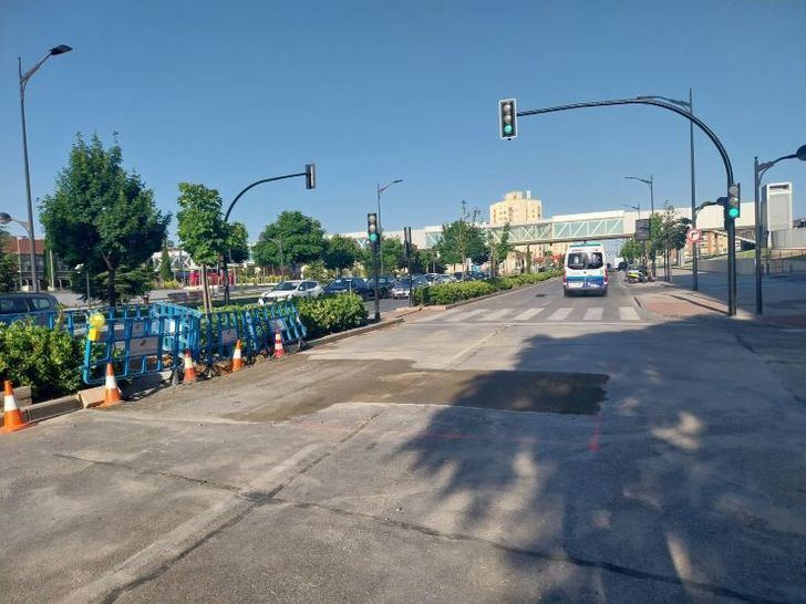 La avería de agua de la calle Almansa en Albacete ya está arreglada y se ha abierto el tráfico