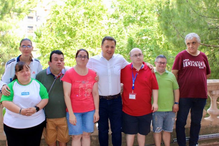 Manuel Serrano concede su primera entrevista como alcalde de Albacete a los usuarios del Centro Ocupacional ‘Eloy Camino’