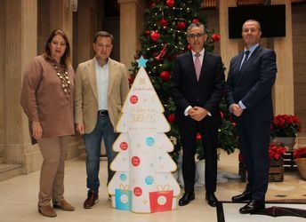El Ayuntamiento de Albacete se suma a la iniciativa solidaria ‘El árbol de los sueños’ de CaixaBank