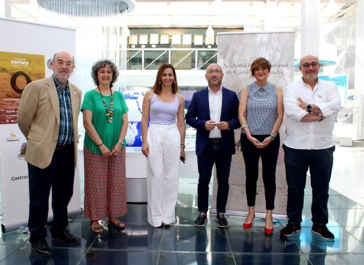 Rosa González de la Aleja afirma que el Ayuntamiento seguirá trabajando de la mano de los hosteleros