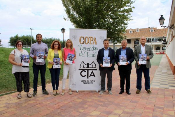 Manuel Serrano anima a los albaceteños a seguir disfrutando de la Feria deportiva durante este fin de semana en el Club de Tenis de Albacete 