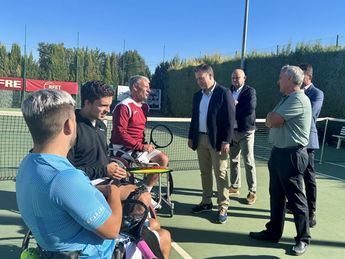 Manuel Serrano da la bienvenida a la ciudad a los participantes en el XV Trofeo ‘Ciudad de Albacete’ de Tenis en Silla de Ruedas