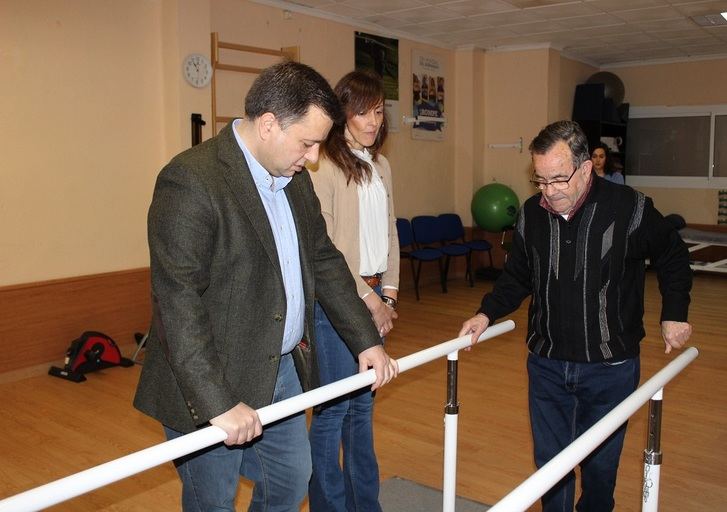 El alcalde de Albacete agradece a la Asociación de Familiares y Enfermos de Parkinson la gran labor social que realiza en nuestra ciudad