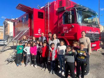 El Servicio 1-1-2 visita el colegio público ‘San Blas’ de Elche de la Sierra (Albacete), para enseñar el uso del teléfono único de emergencias