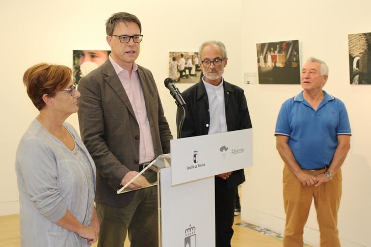 La Casa Perona acoge una exposición fotográfica de voluntarios realizada por “Hospitalidad Diocesana de Albacete”