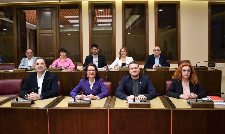 Amparo Torres: “Con estos Presupuestos, Manuel Serrano consuma su pacto de gobernabilidad con Vox”