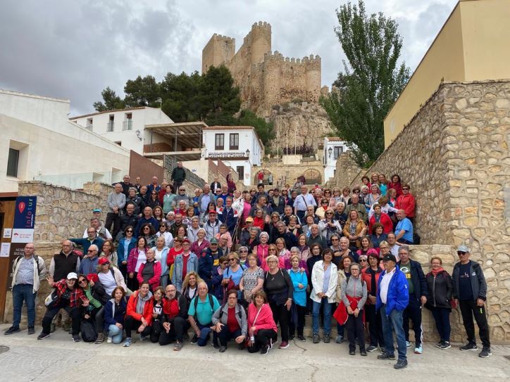 La Ruta Senderista de la Consejería de Bienestar Social entre Almansa y el Santuario de “Nuestra Señora de Belén” ha contado con 125 participantes