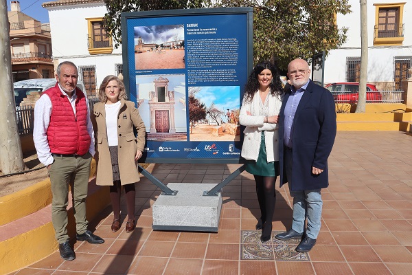 Junta y Ayuntamiento de Barrax inauguran la exposición del 40 Aniversario del Estatuto de Autonomía de Castilla-La Mancha