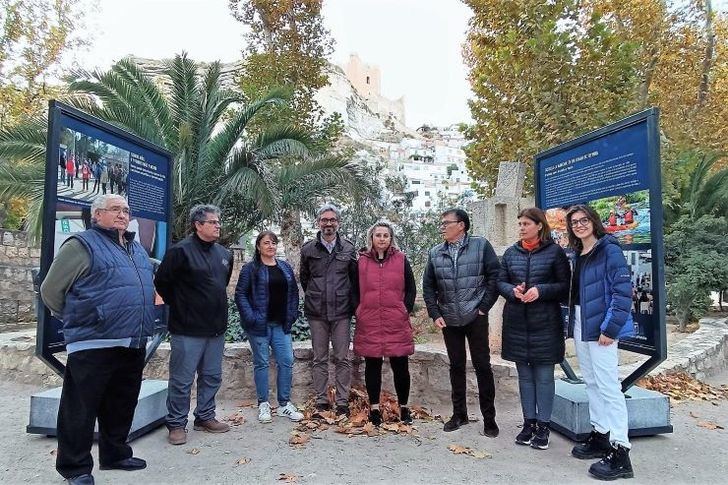 La exposición itinerante del 40 Aniversario del Estatuto de Autonomía comienza su viaje por La Manchuela con parada en Alcalá del Júcar