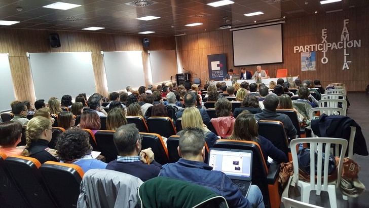 150 madres y padres participan en la jornada “Familias: participación e implicación” organizada por el Consejo Escolar de CLM