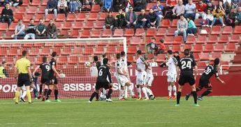 El Albacete dejó escapar los tres puntos en el tiempo de descuento ante el Reus (0-1)