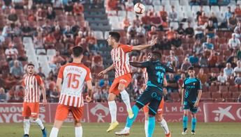 El Albacete, que jugará contra el Mallorca los play-off, goleado en Almería (3-0)
