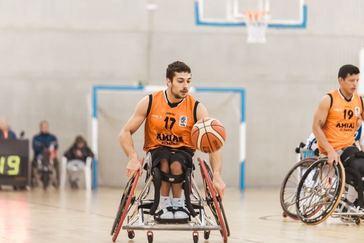 El BSR Amiab Albacete ganó en la cancha del Fundación Vital Zuzenak (42-69)