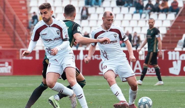 El Albacete, mal en el debut de Lucas Alcaraz, rescató un punto en el descuento ante la Ponferradina (1-1)