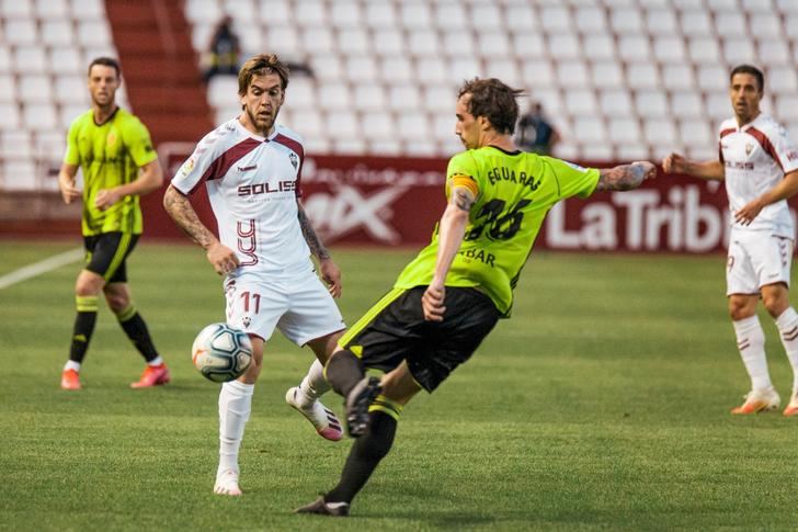 El Albacete golea al Zaragoza (4-1) y sale del descenso, mientras el Huesca asciende a Primera