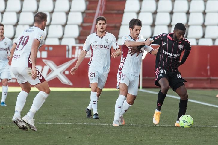 El Albacete sigue cuesta abajo y sin frenos. Derrota ante el Tenerife (0-2)