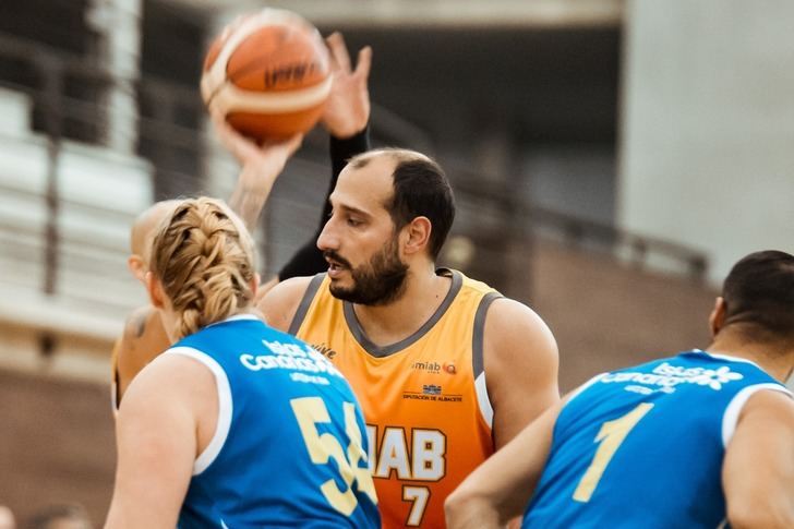  
El BSR Amiab Albacete estrena liderato antes de recibir al Ilunion y juega su primer partido con público