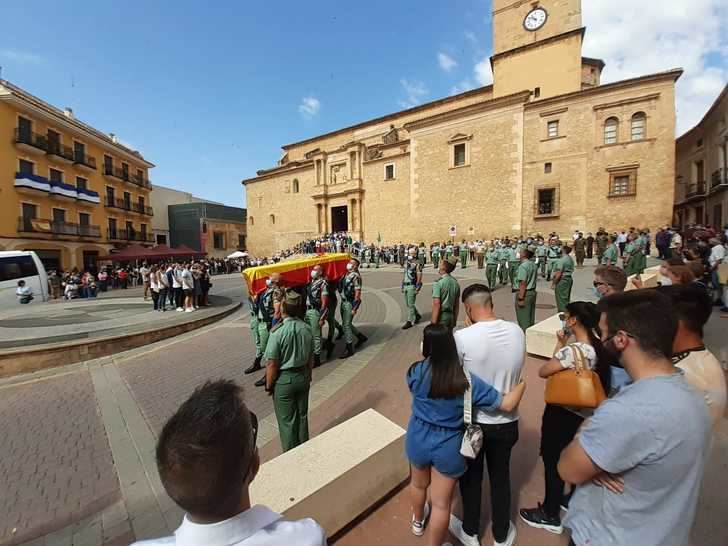 Hellín despide entre un inmenso dolor al joven sargento de la Guardia Civil Rafael Gallart