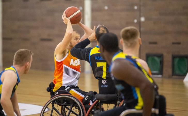 Derrota del BSR Amiab Albacete en su visita a la cancha del CD Ilunion (77-72)