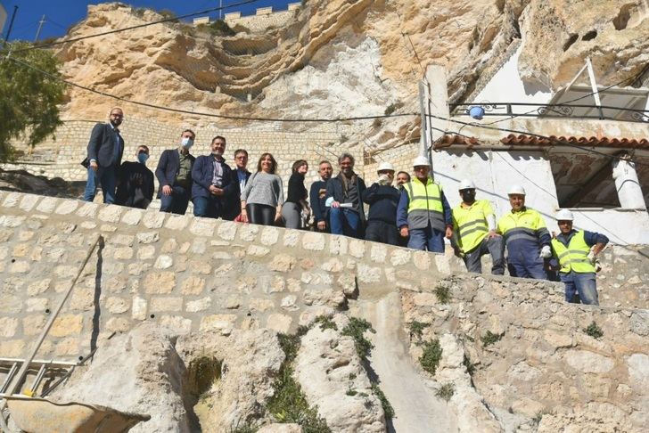 Cabañero y Tierraseca visitan las obras de recuperación y revitalización del Conjunto Histórico de Alcalá del Júcar