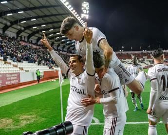 El Albacete Balompié ganó al UCAM Murcia (3-1) y sigue liderando el grupo
