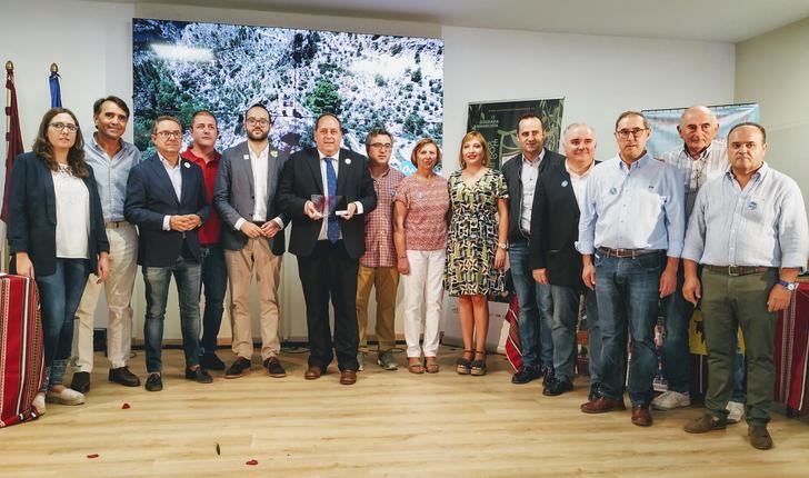 Ayna presenta en el stand de Diputación la revitalización de la economía y la lucha contra la despoblación