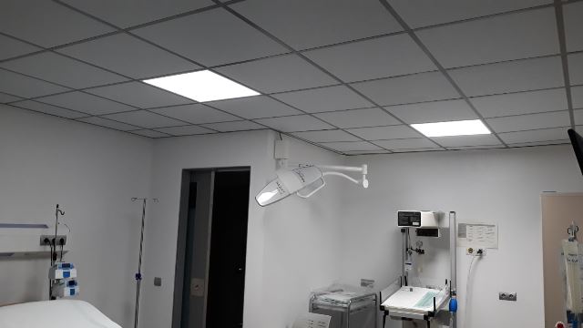 El hospital de Hellín sustituye las luminarias tradicionales a luces LED ahorrando hasta un 95 por ciento