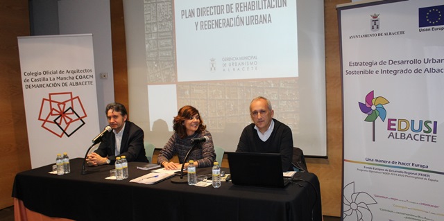 Charla en el Colegio de Arquitectos del futuro urbanístico de Albacete del concejal del área