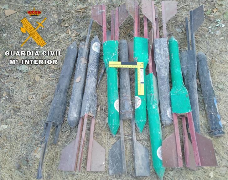 La Guardia Civil desactiva 11 cohetes granífugos localizados en una finca de Tinajeros (Albacete)