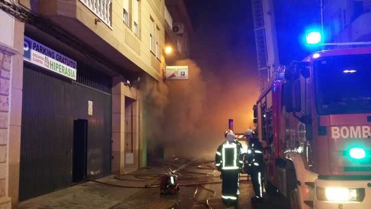 Trasladadas 10 personas al hospital tras un incendio en bazar chino de Villarrobledo 