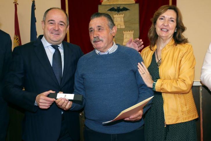 El alcalde de Albacete agradece al personal municipal jubilado desde 2019 el trabajo realizado