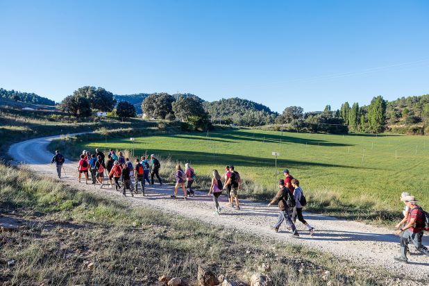 Soleado día por Casas de Lázaro, con las rutas de Senderismo de la Diputación 